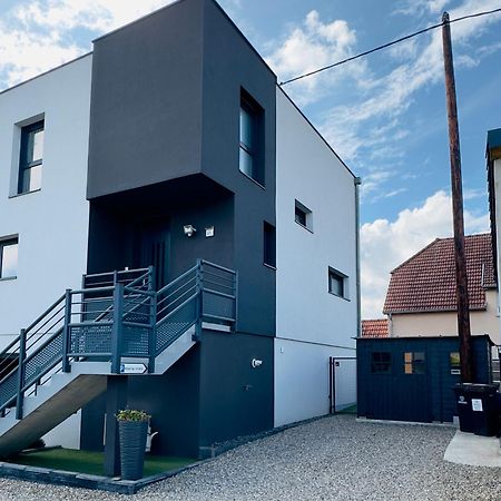 B&B Chez L'Habitant Chambre Privative Sur La Route Des Vins Tv Parking Box Velo Issenheim Exterior photo